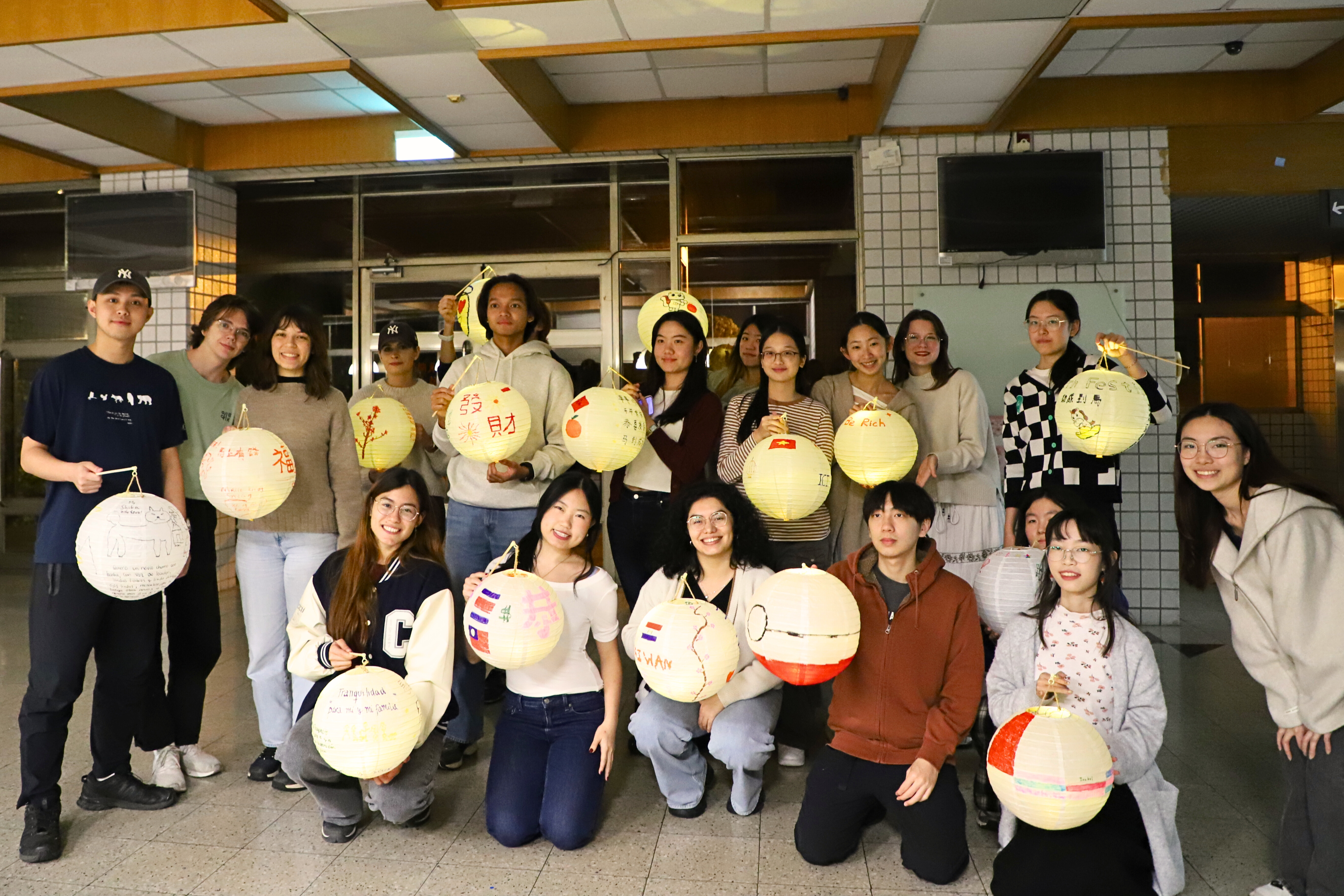 Lantern Lights and Laughter: ICI Lantern Festival Cultural Event Brings International Students Together