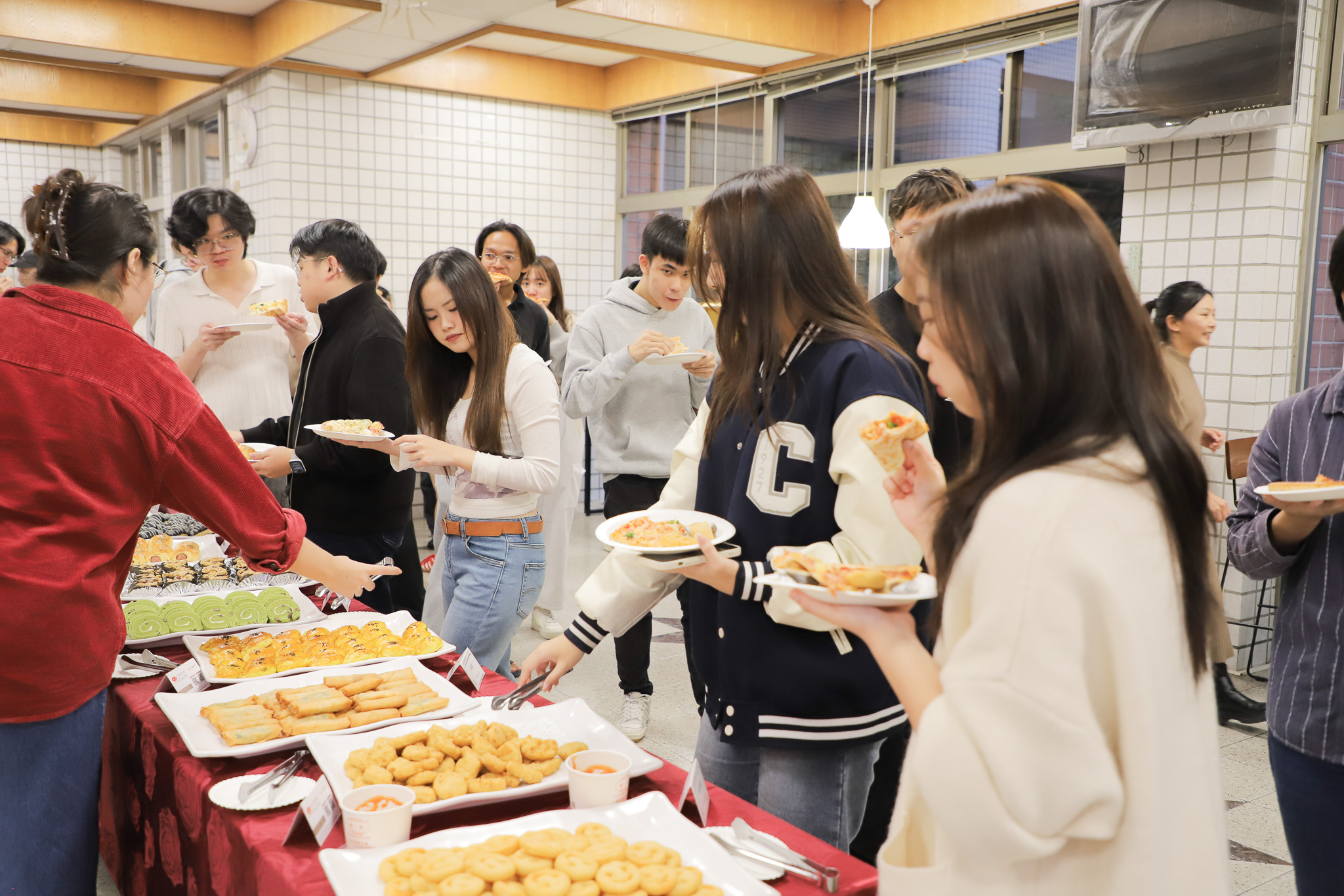 Students enjoying refreshments and engaging in conversations during the event. (Photo credit: International College of Innovation)