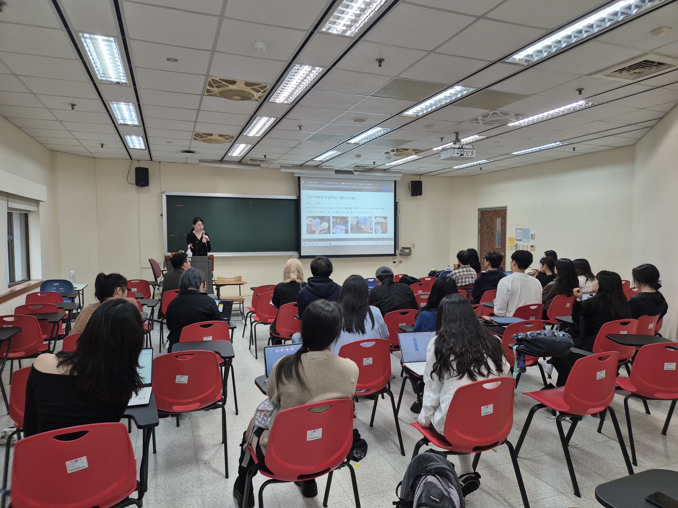 On 13 November 2025, students from SNU presented their projects to their peers. (Photo credit: International College of Innovation)