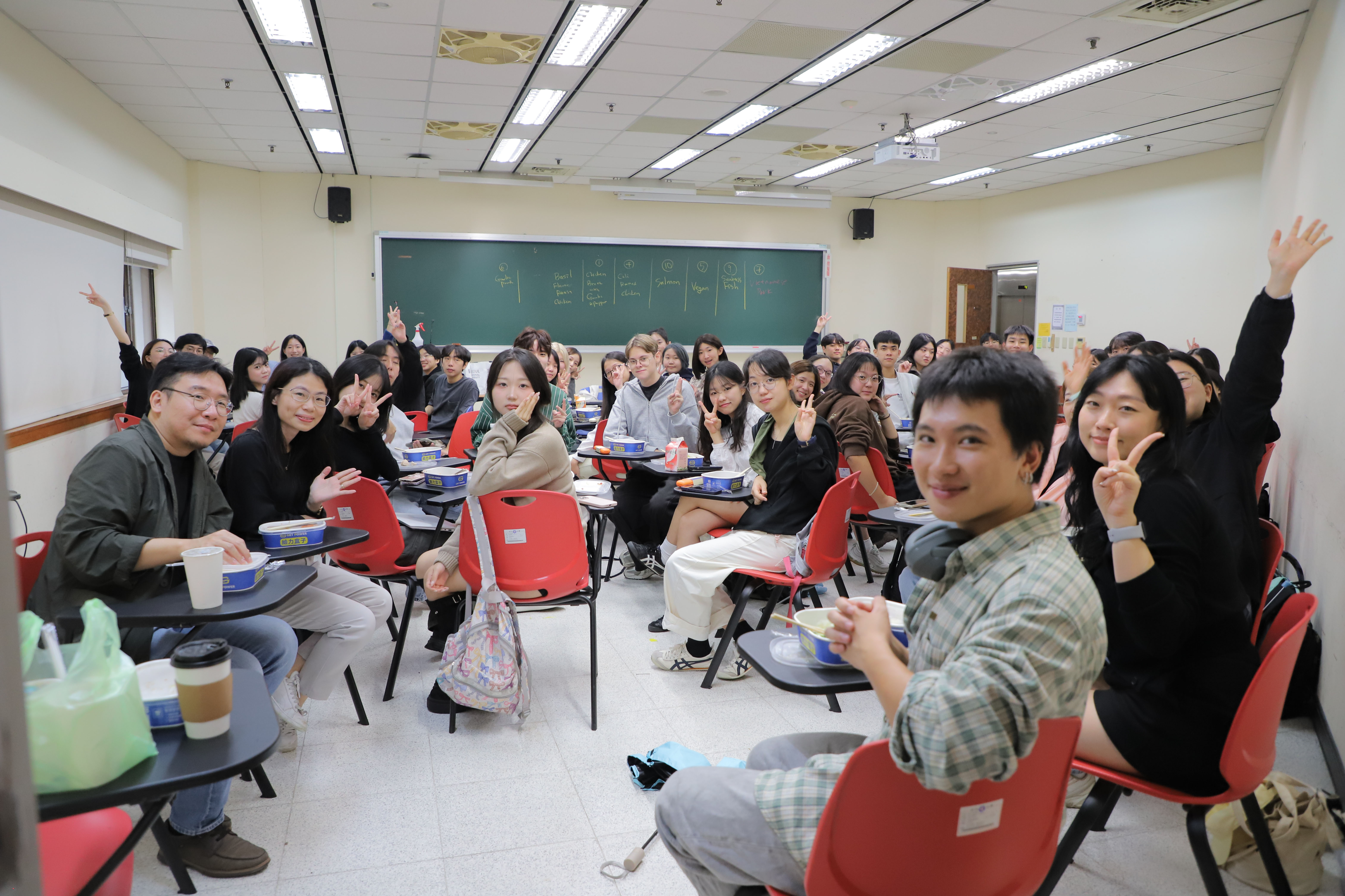 After the presentations, all students had a reunion and farewelled their friends. (Photo credit: International College of Innovation)