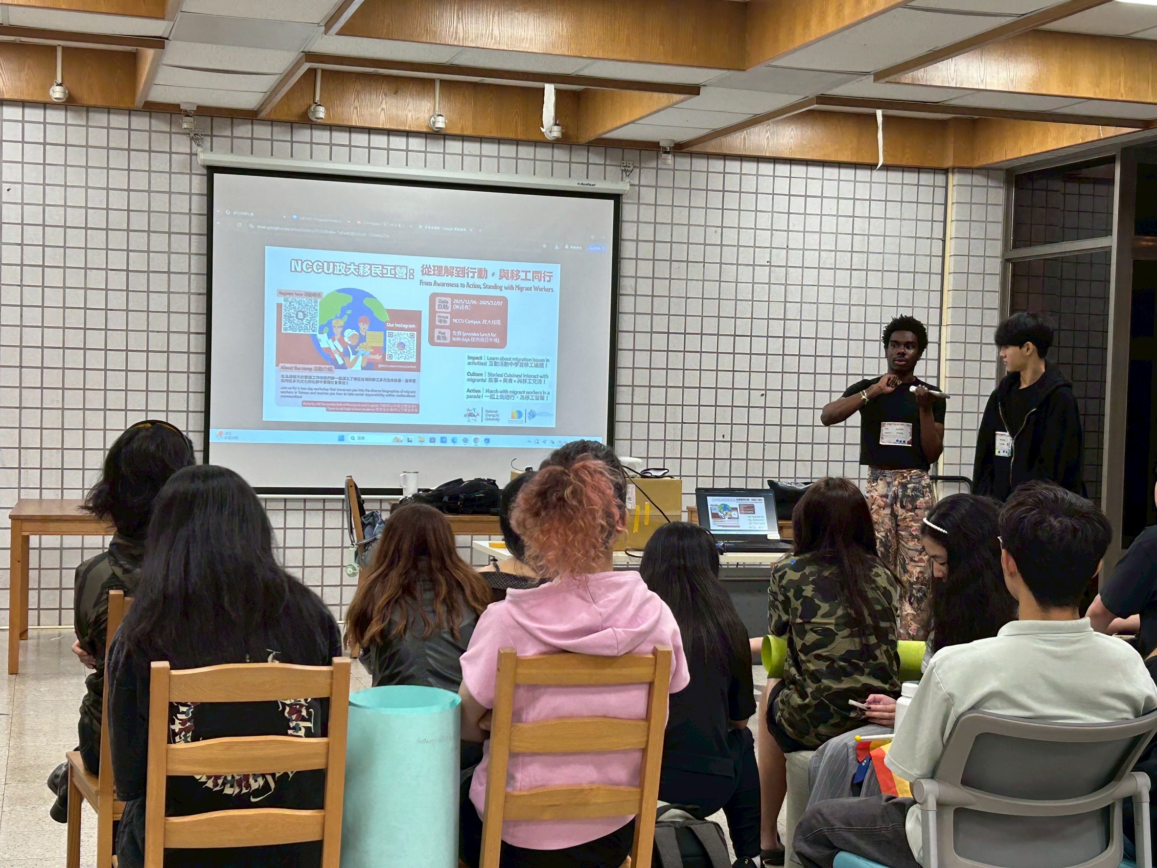 Students from the Migration course, presenting the project regarding the Awareness to Action Camp for High-schoolers event to the other participants in their block. (Photo credit: ICI)