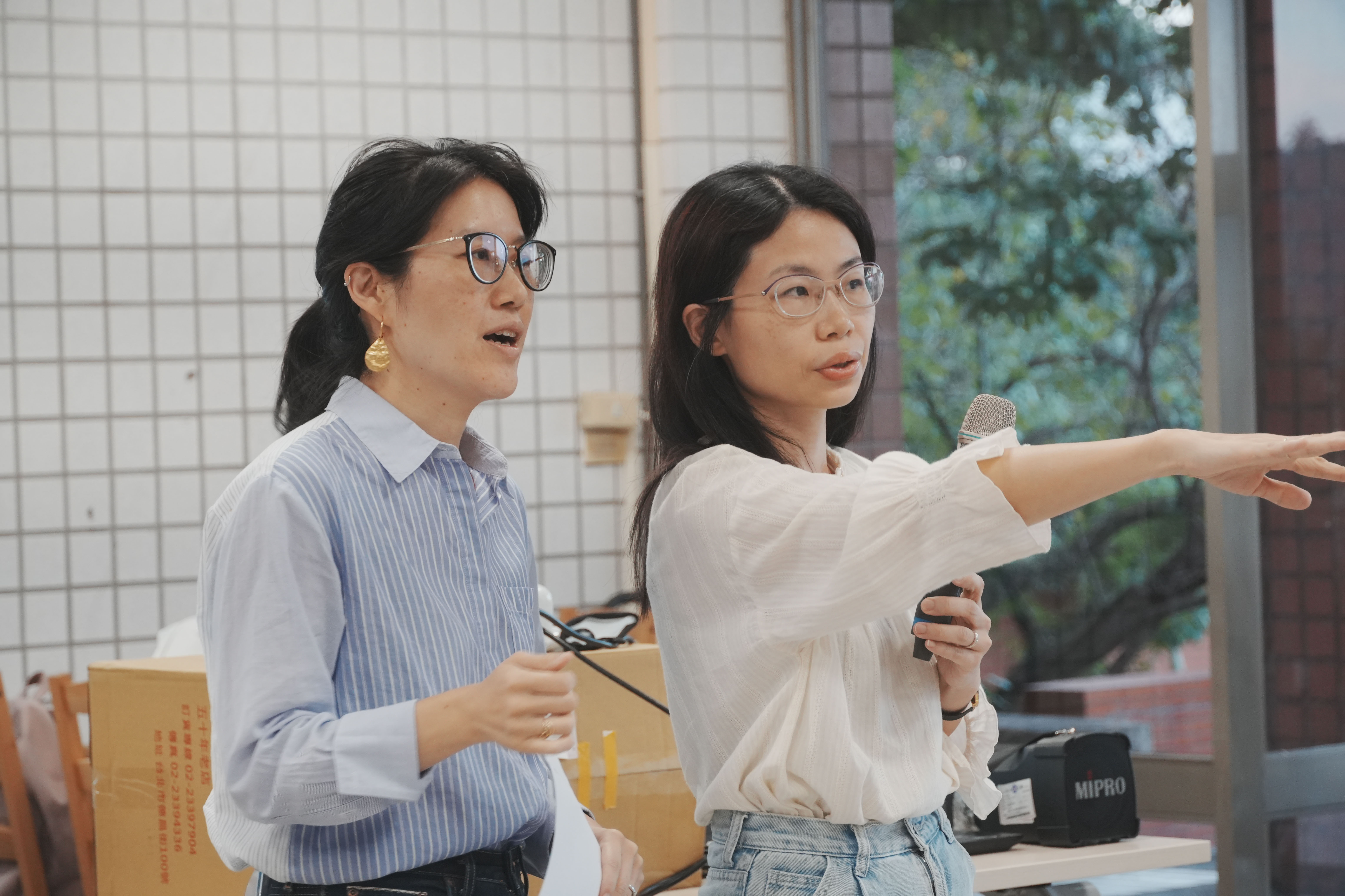 Professors Ou and Kuo, introduced the event timeline and procedure. (Photo credit: ICI)