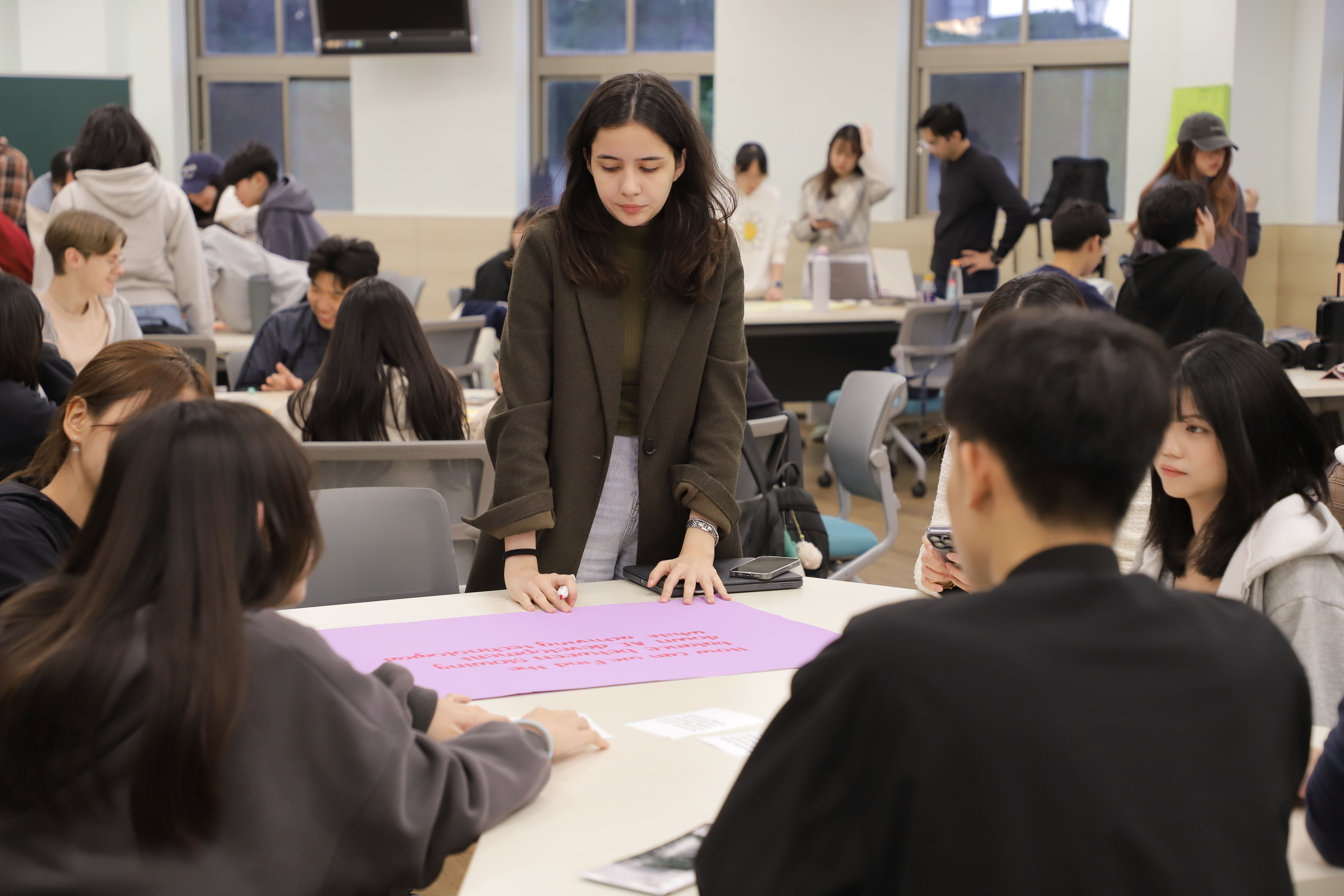 Students work in groups to create a “position map,” visually synthesizing the discussions and key insights from the activity. (Photo credit: ICI) 