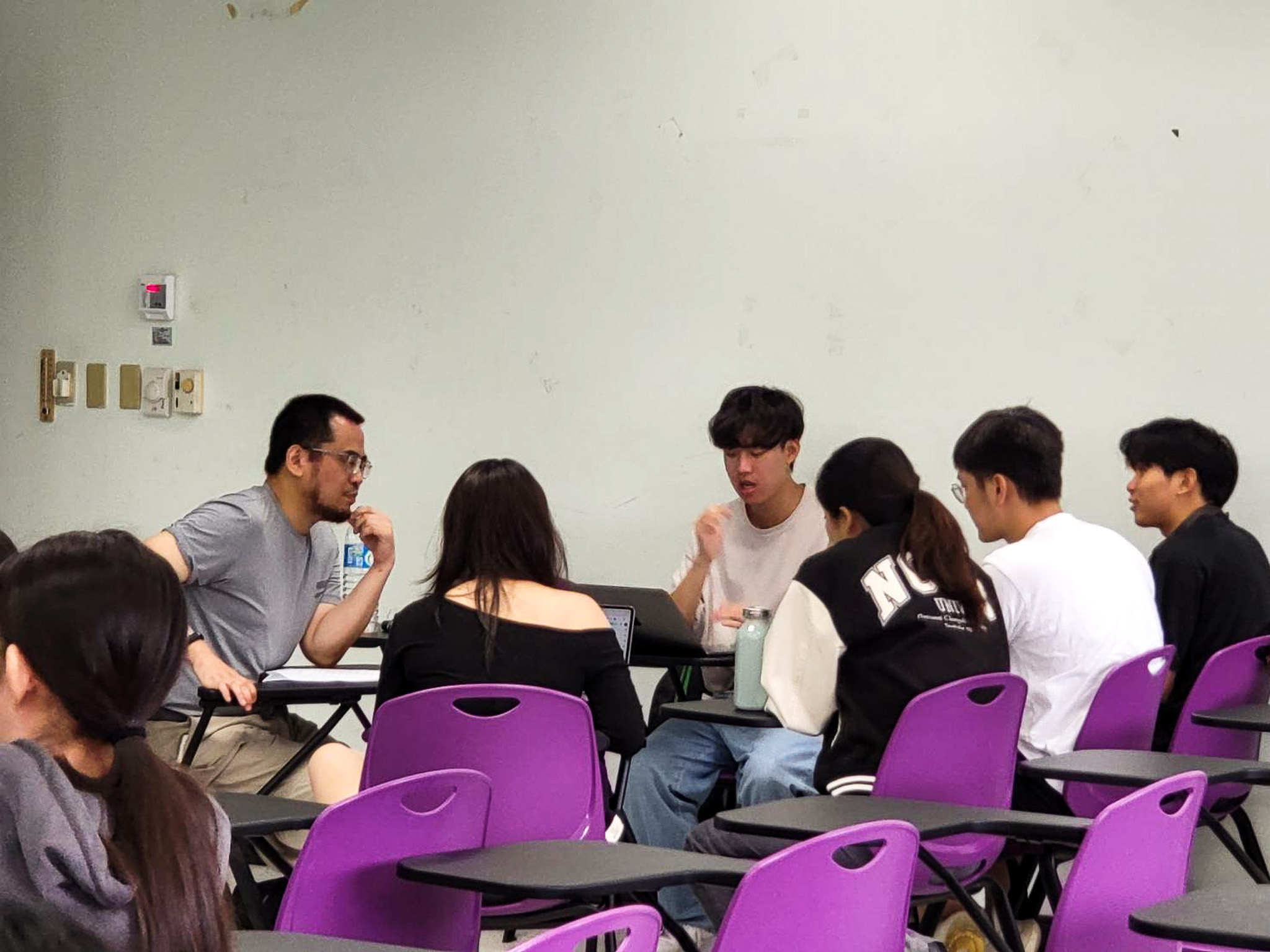 Assistant Professor Shun-Nan Chiang interacts with students during class. (Photo Credit:ICI)