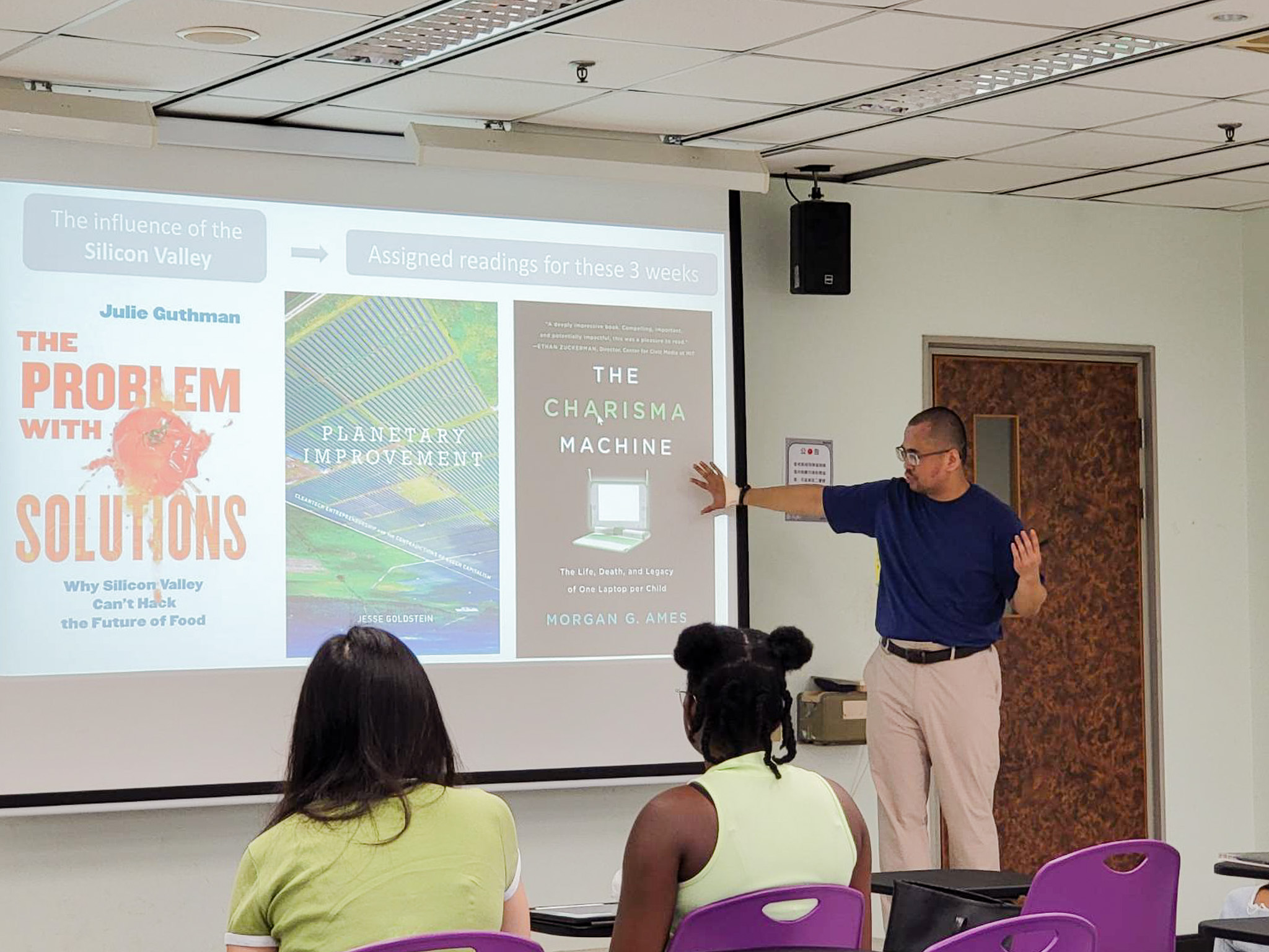 Assistant Professor Shun-Nan Chiang interacts with students during class. (Photo Credit:ICI)