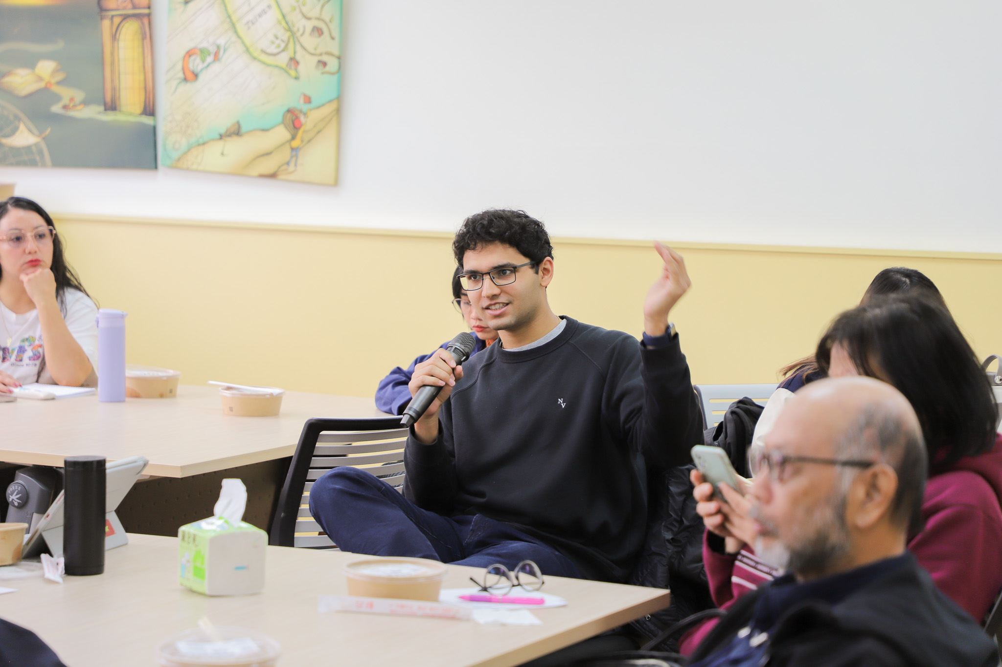 Participating students actively engaged in the lecture, raising questions and demonstrating strong interest in AI governance and global development issues. (Photo credit: ICI)