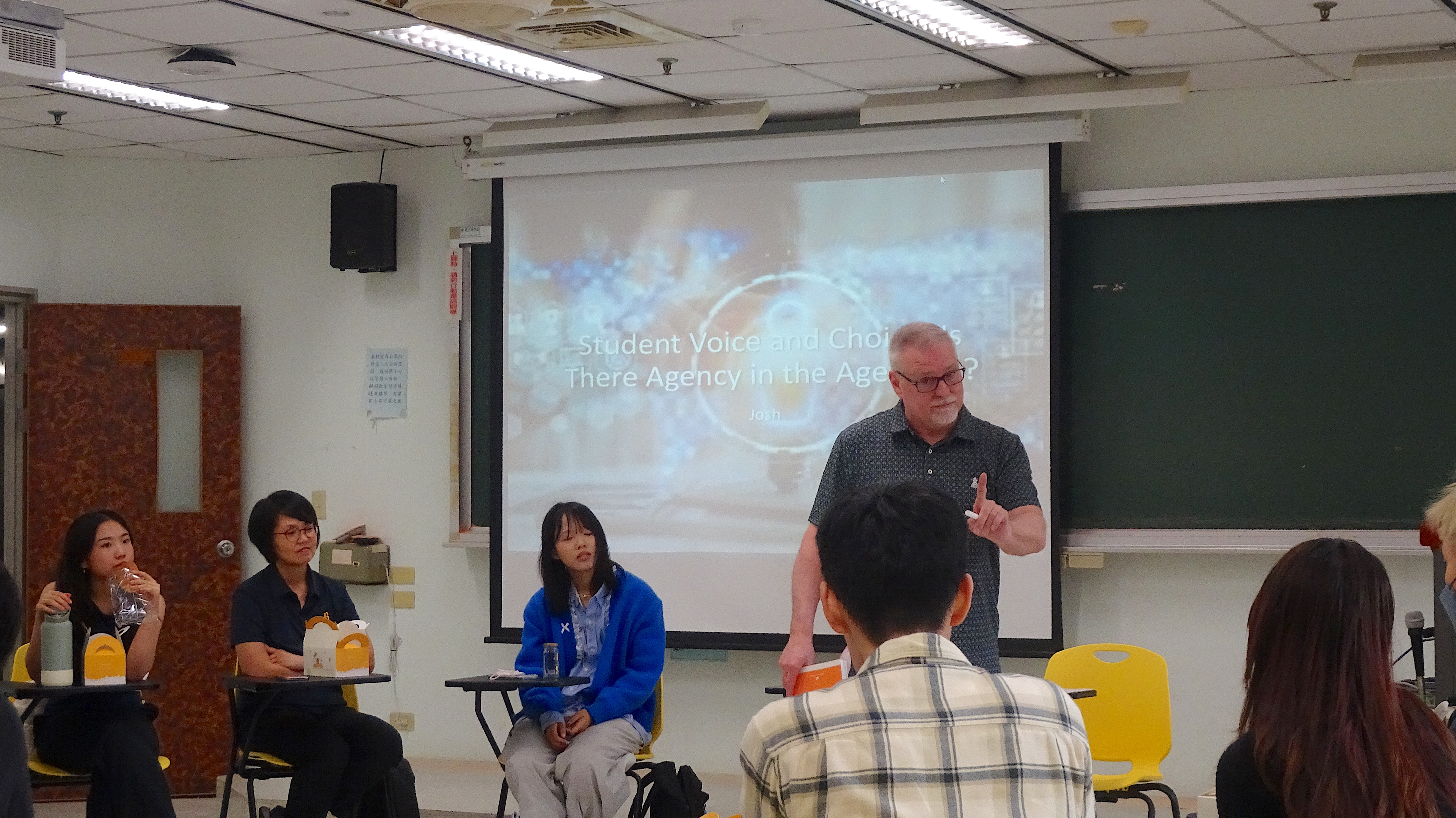 探索 AI 時代下的學習主體性：政大 ICI 邀請美國馬里蘭洛約拉大學 Joshua Smith 教授引領跨校師生共探 AI 轉型