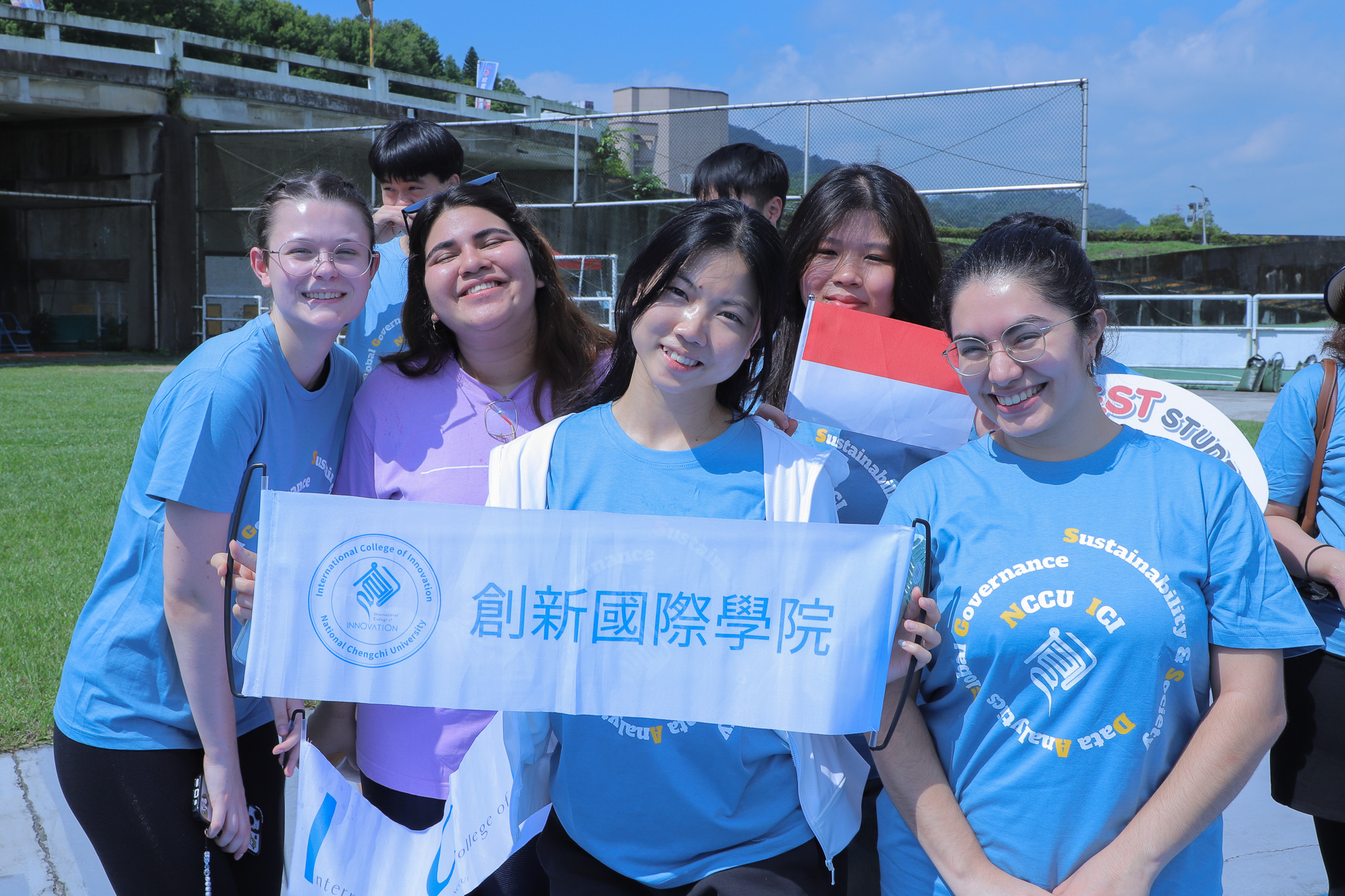 ICI students pose for a commemorative group photo. (Photo by ICI)