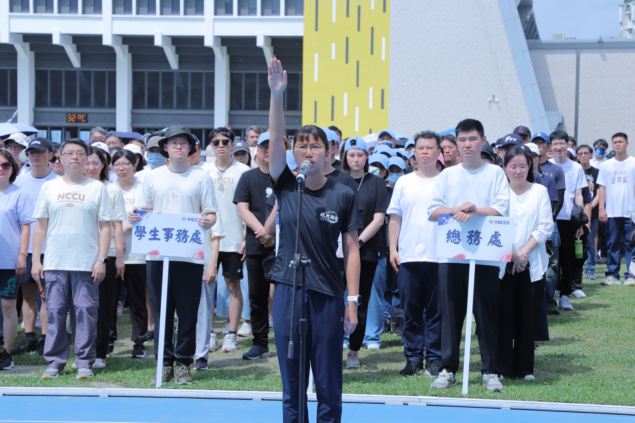 ICI sophomore student 金品萱 was selected as the Athlete Representative for the oath-taking ceremony at this year’s NCCU Anniversary Sports Day.(Photo by ICI)