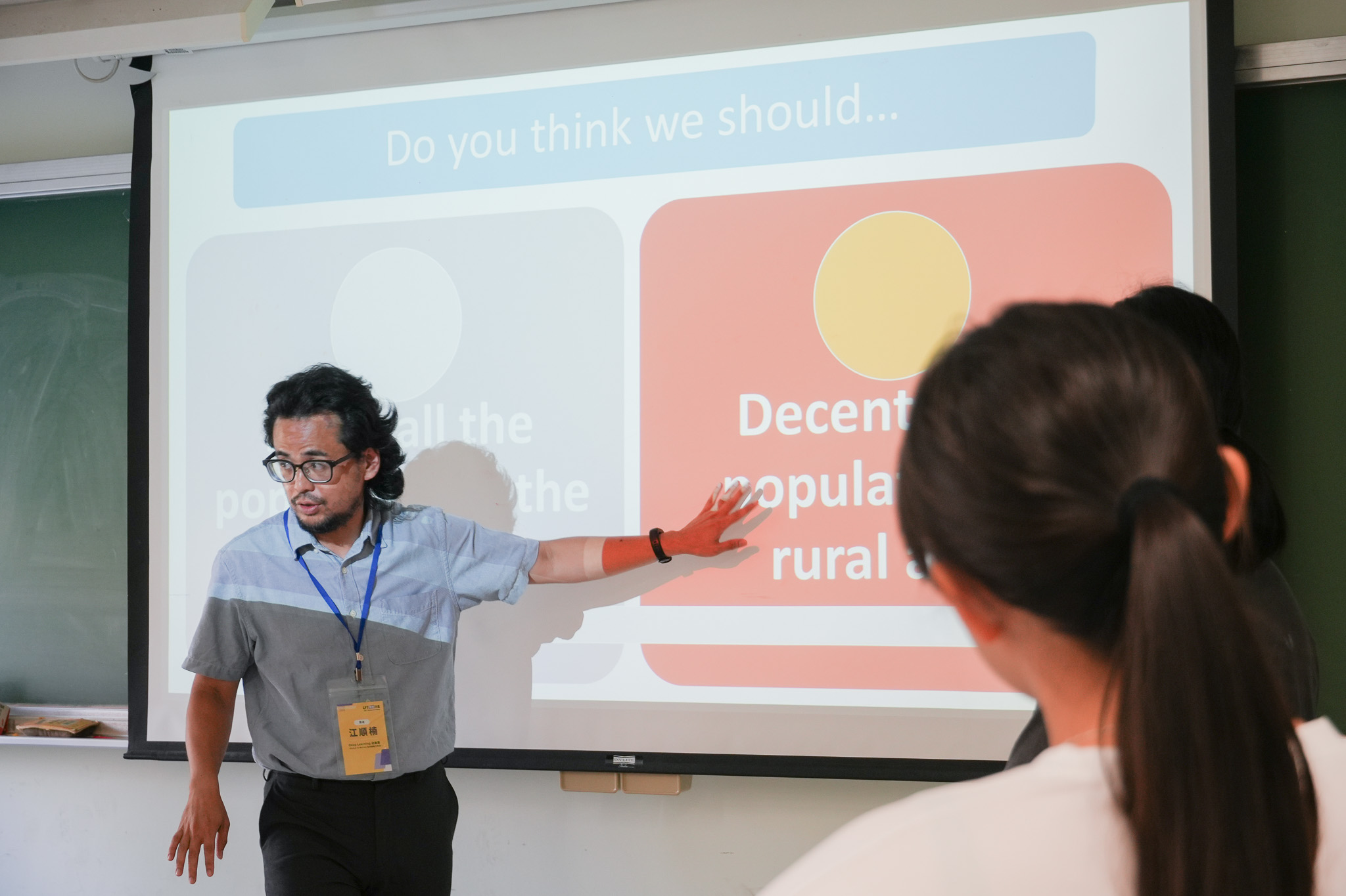 ICI Assistant Professor Shun-Nan Chiang leads the “Globe in Motion” workshop. (Photo courtesy of LFT)