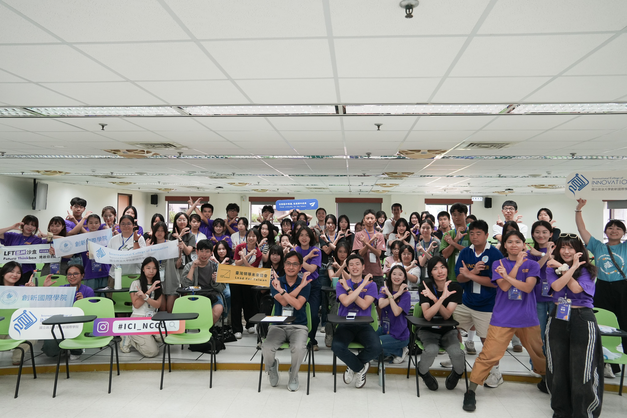 ICI Dean Kuang-Ta Lo poses for a group photo with participating students. (Photo courtesy of LFT)