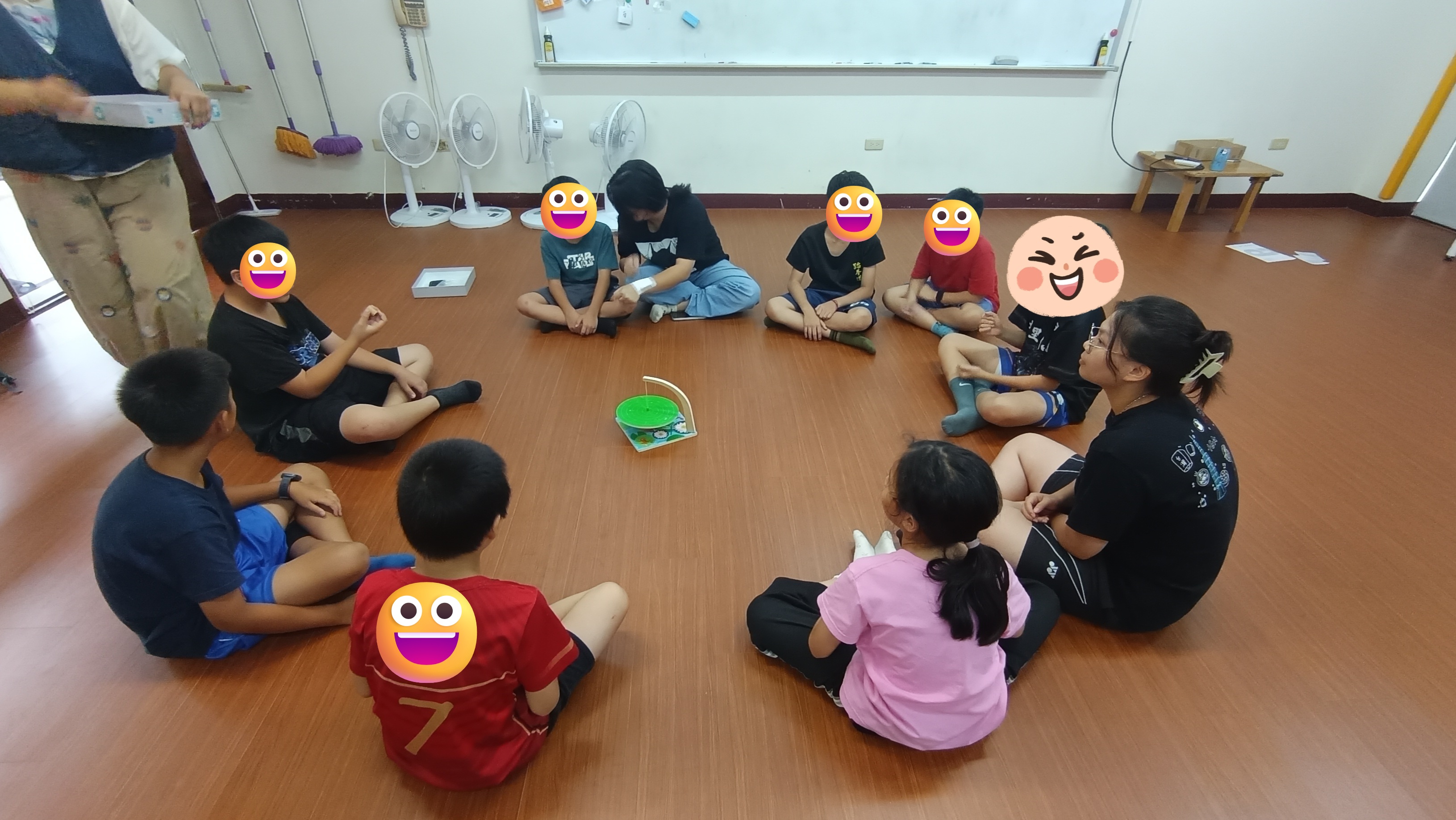 Students participating in an interactive game. (Source: Ingrid Pereira)