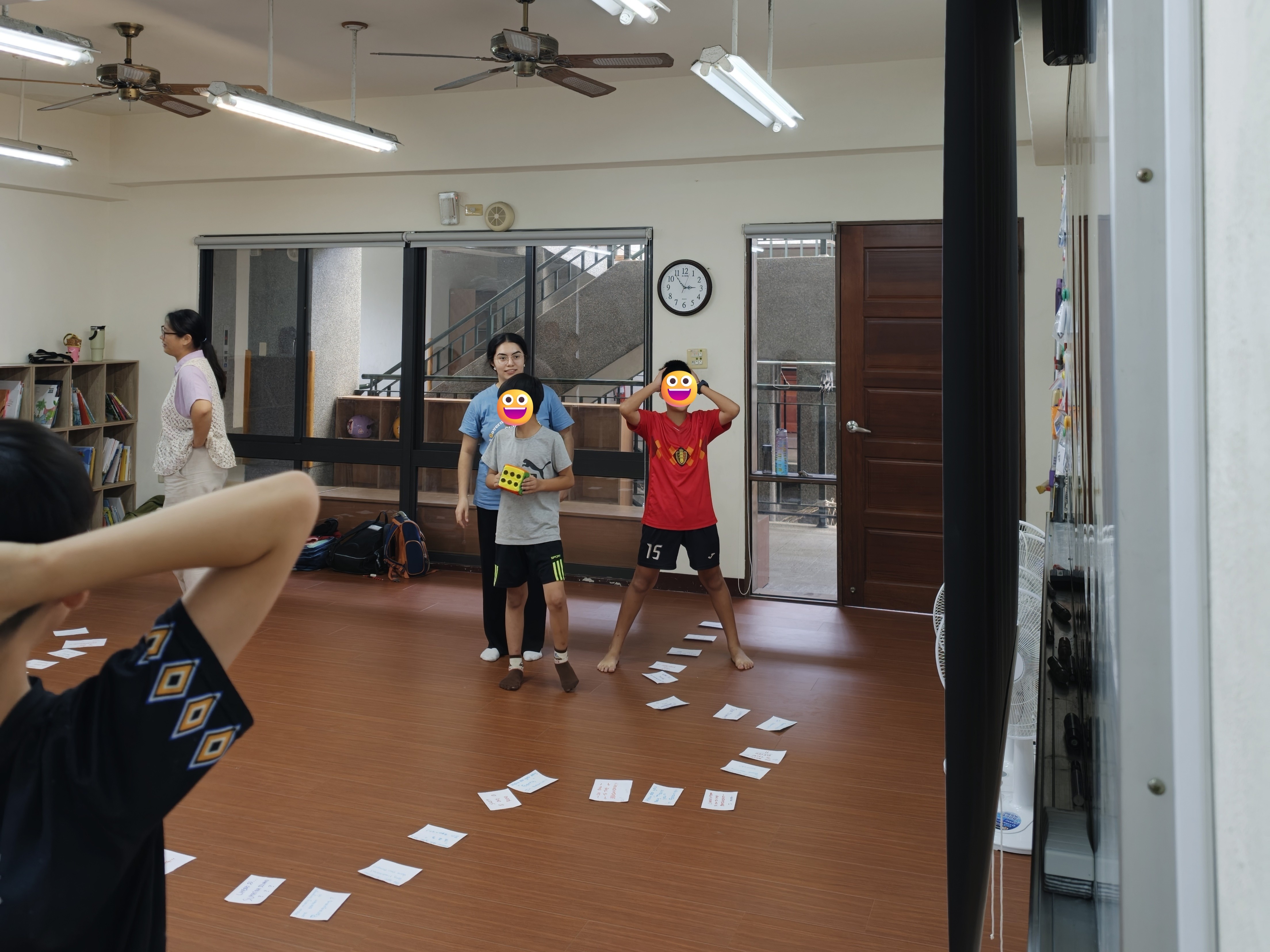 Volunteers and kids engage in a game of Snakes and Ladders during the third and final session. (Source: Erinna Tania)