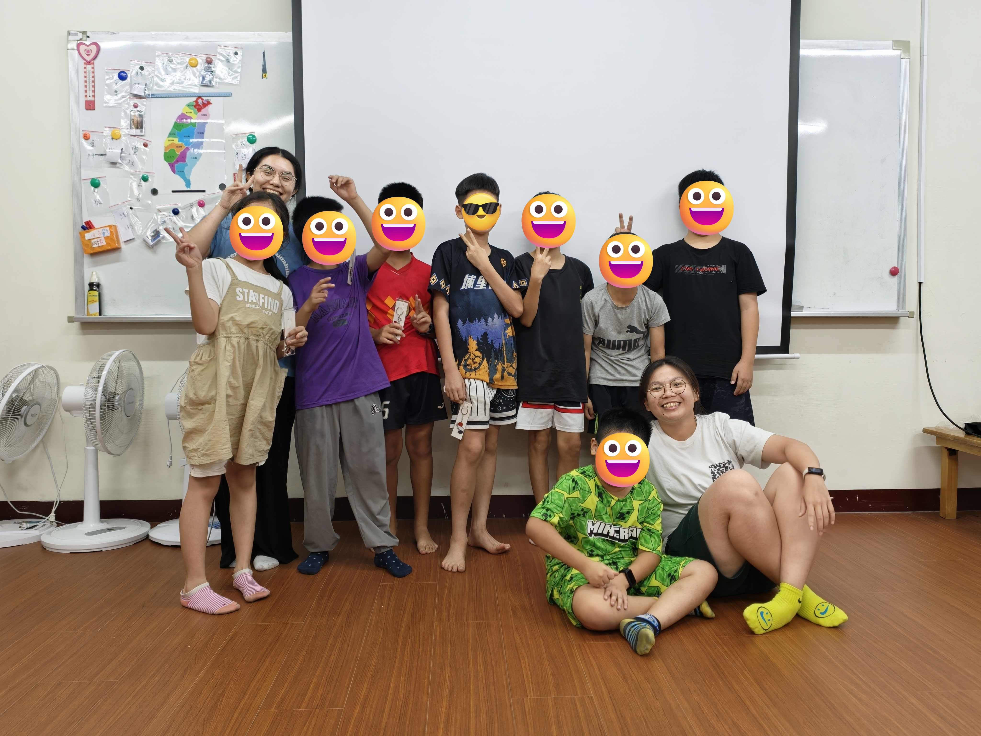 A final group photo from the volunteer-led class to commemorate the end of the program. (Source: Erinna Tania)